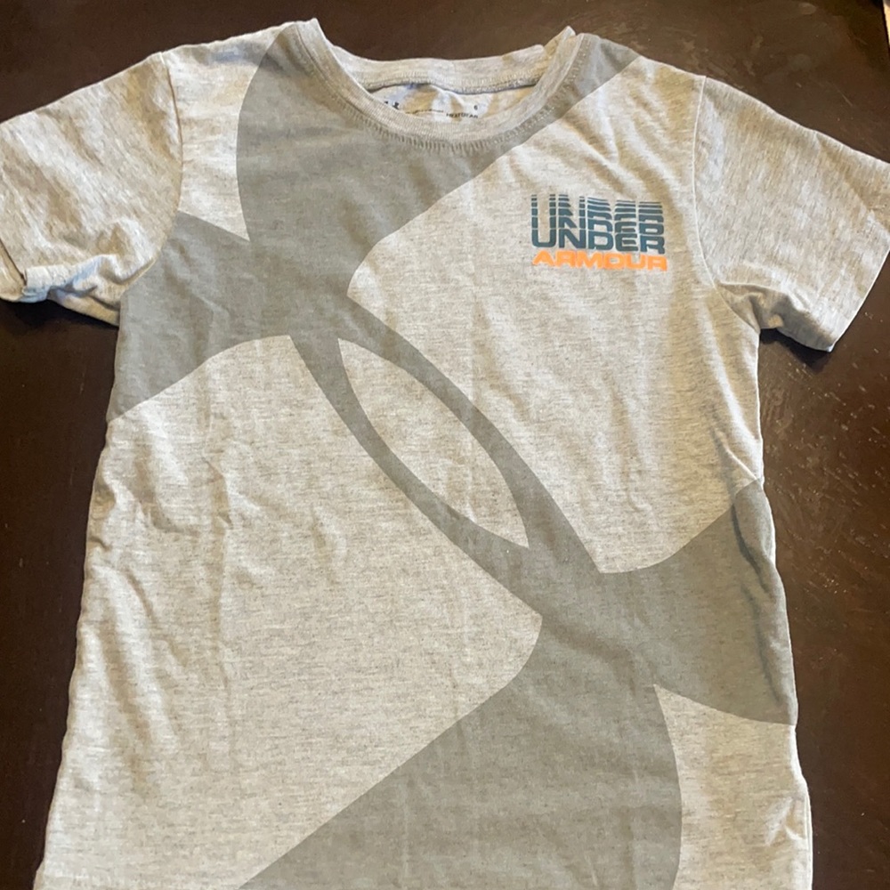 Under Armour boys t shirt